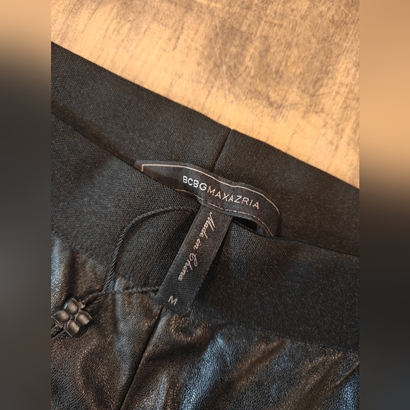 ❗ NWT BCBGMaxazria Marnie Faux Leather Black Leggings Size Medium - Picture 3 of 4